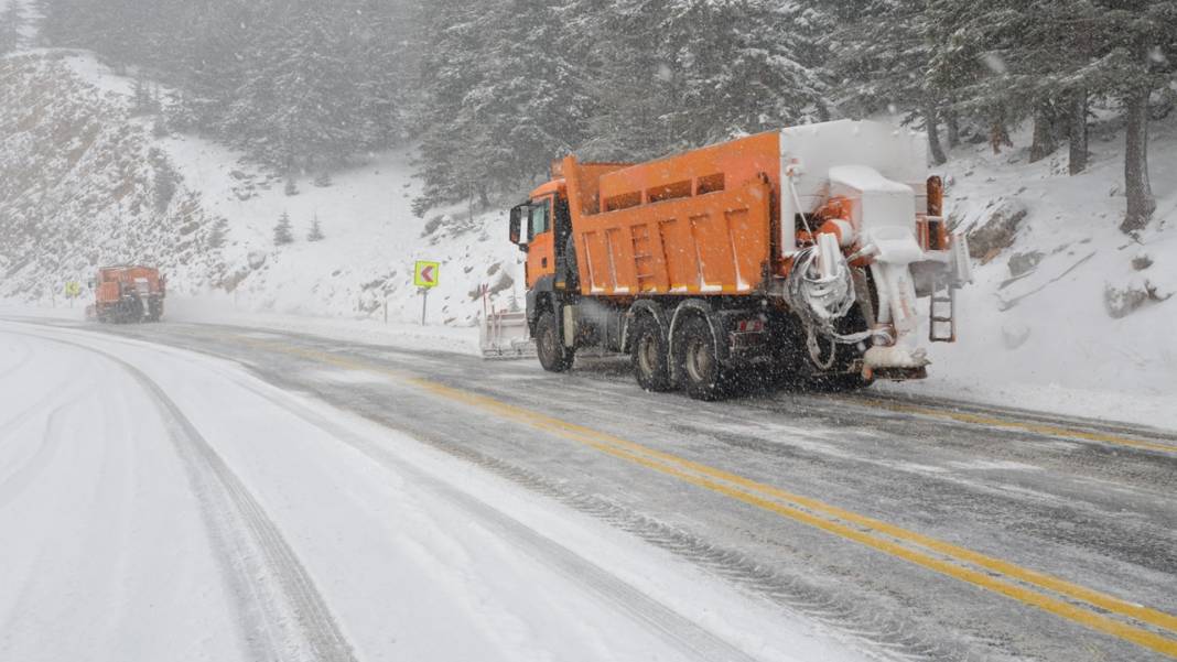 Konya-Antalya yolunda lapa lapa kar var: İşte Alacabel'de kar kalınlığı 3